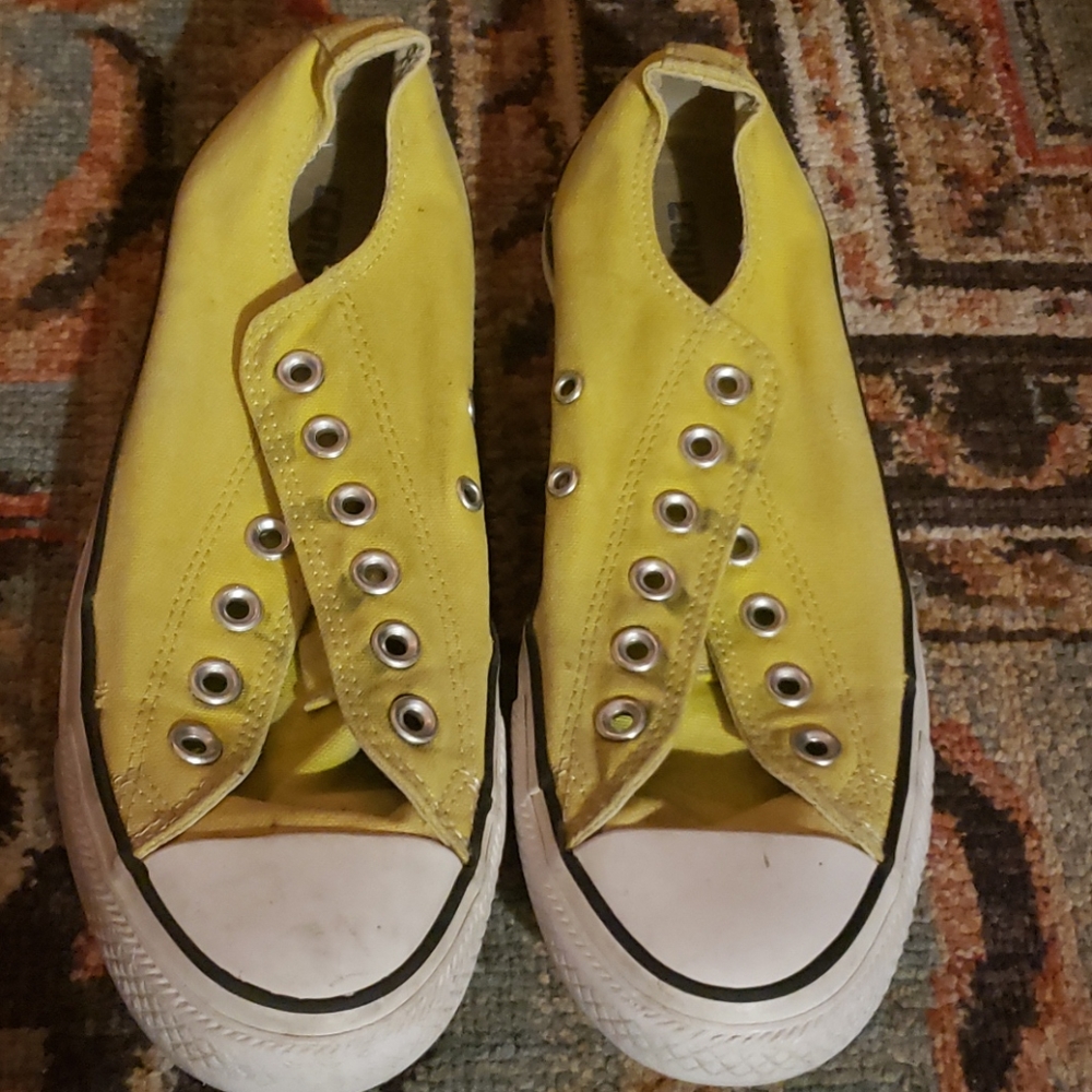 Yellow converse 💛 super vintage and trendy